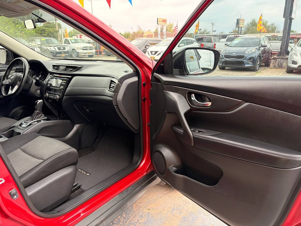 2017 Nissan Rogue Image 17