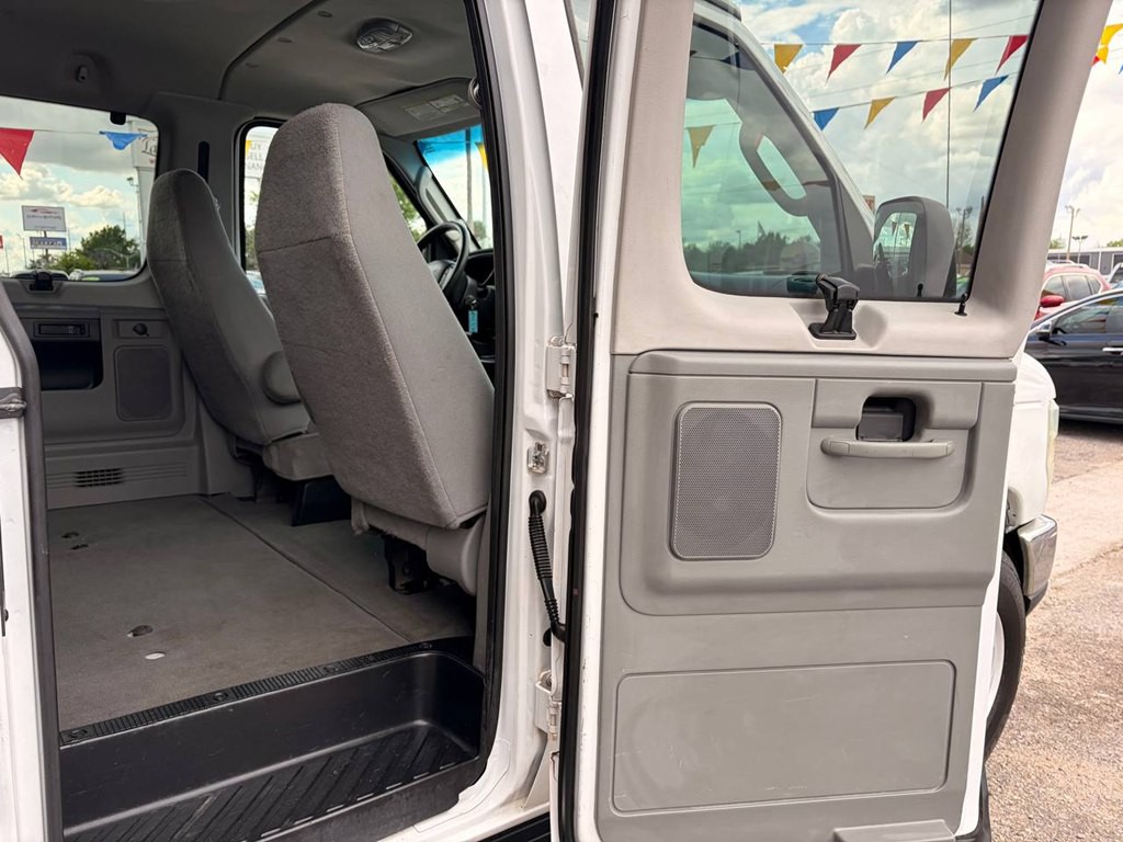 2008 Ford Econoline Image 16