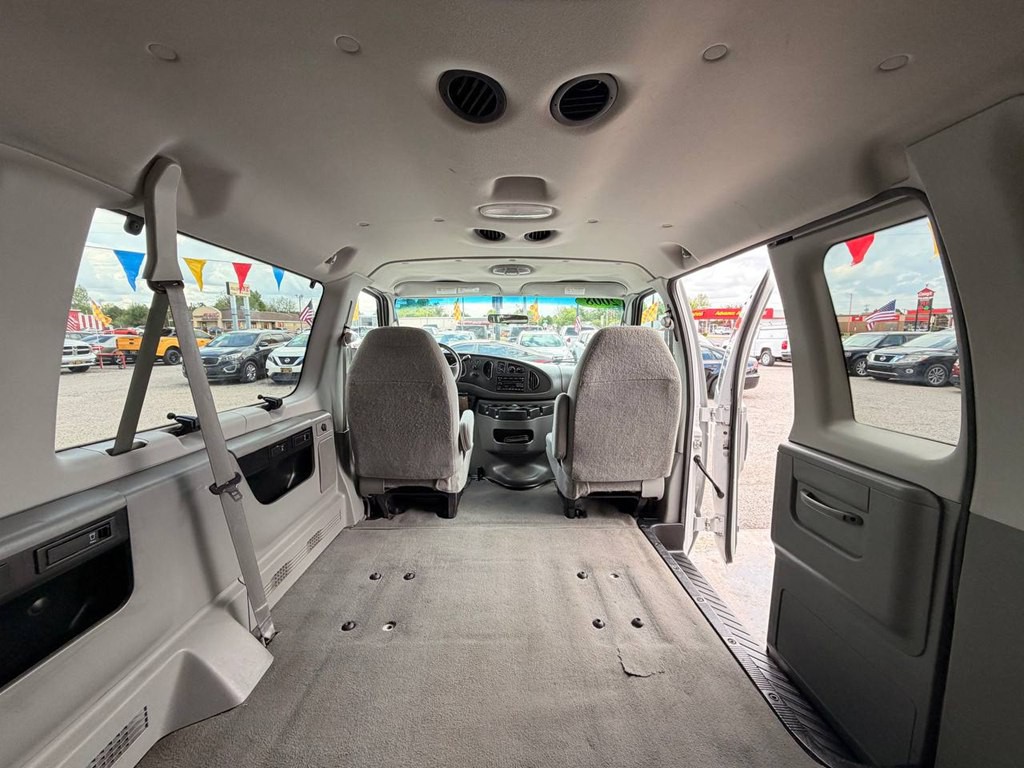 2008 Ford Econoline Image 19
