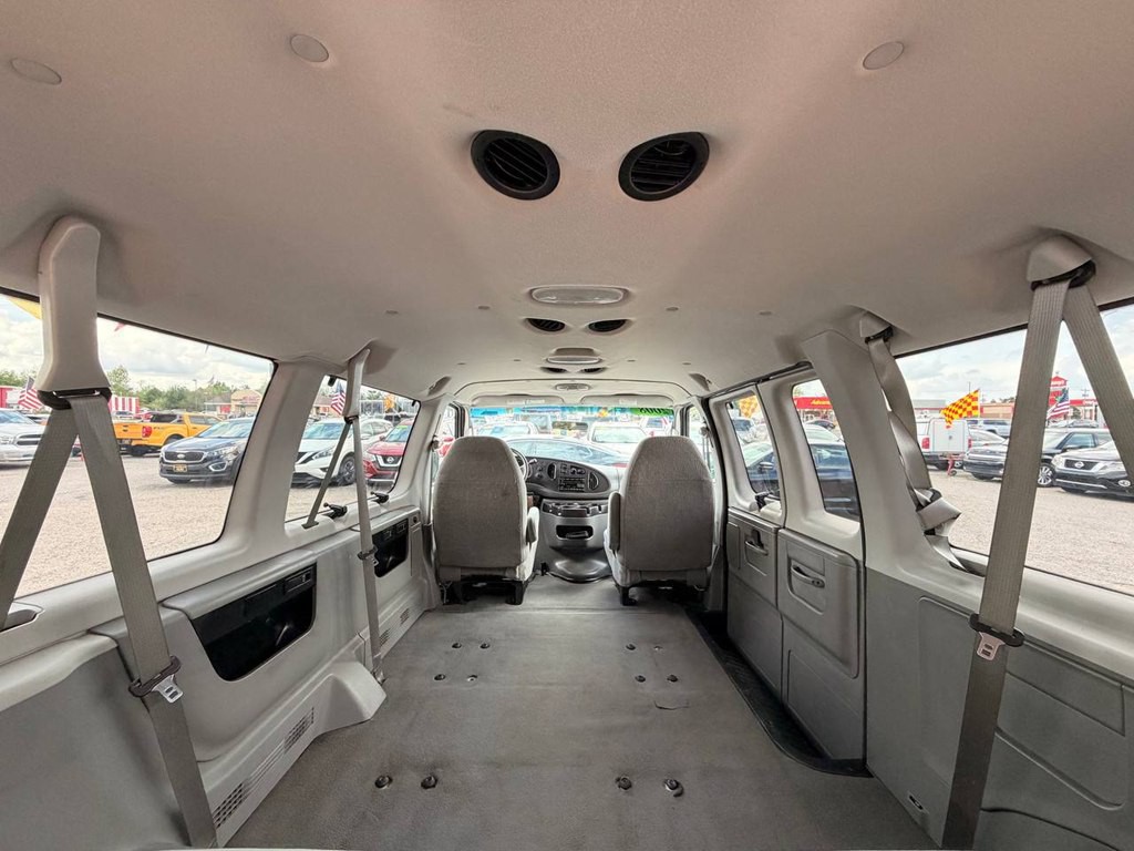 2008 Ford Econoline Image 26