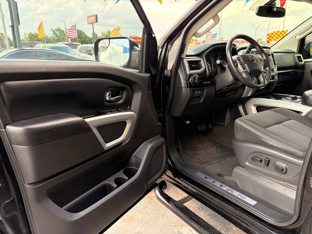 2018 Nissan Titan Image 10