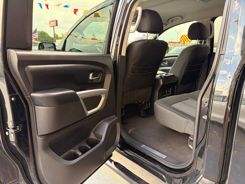 2018 Nissan Titan Image 13