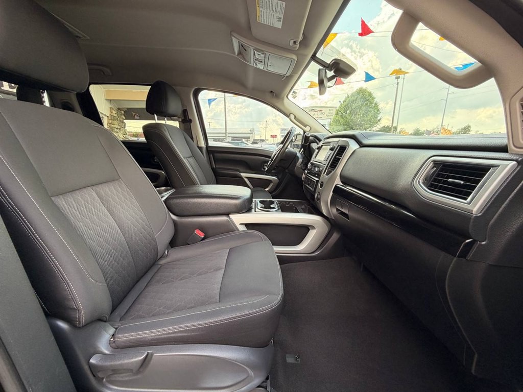 2018 Nissan Titan Image 16