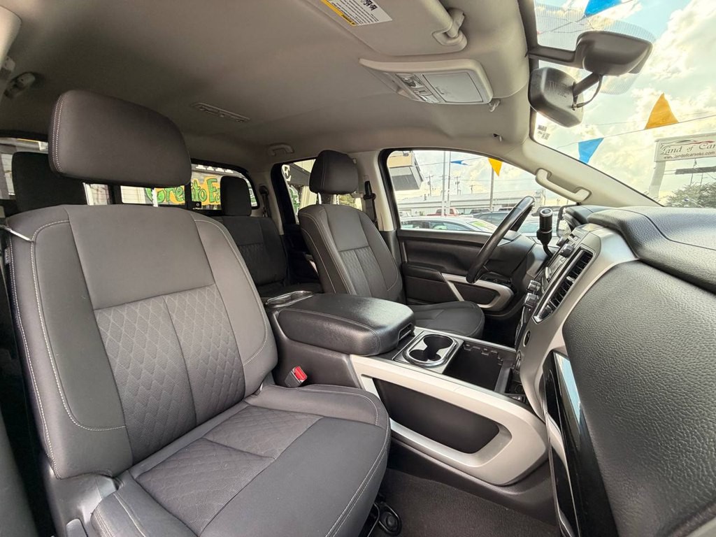 2018 Nissan Titan Image 17