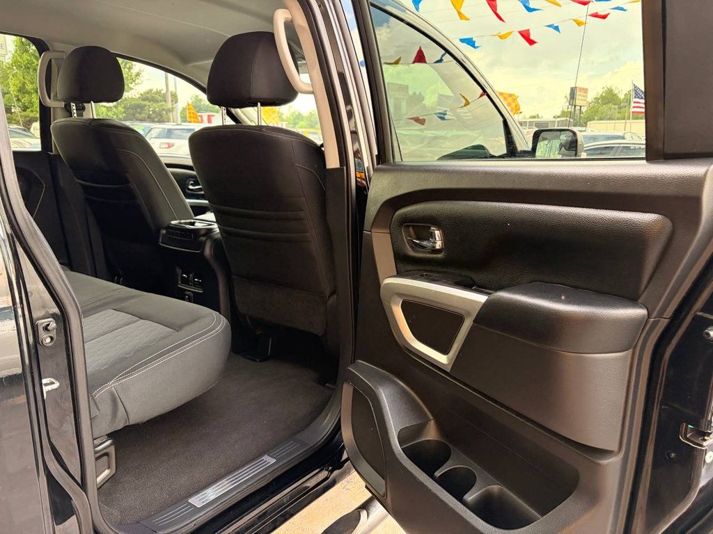 2018 Nissan Titan Image 18