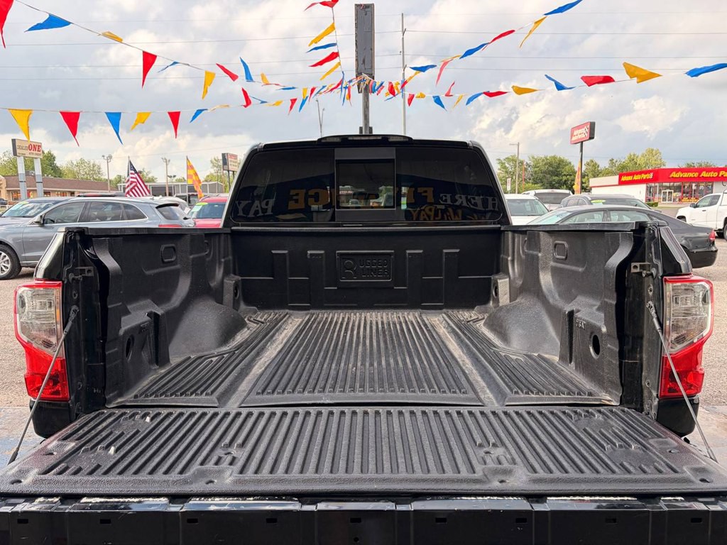 2018 Nissan Titan Image 24