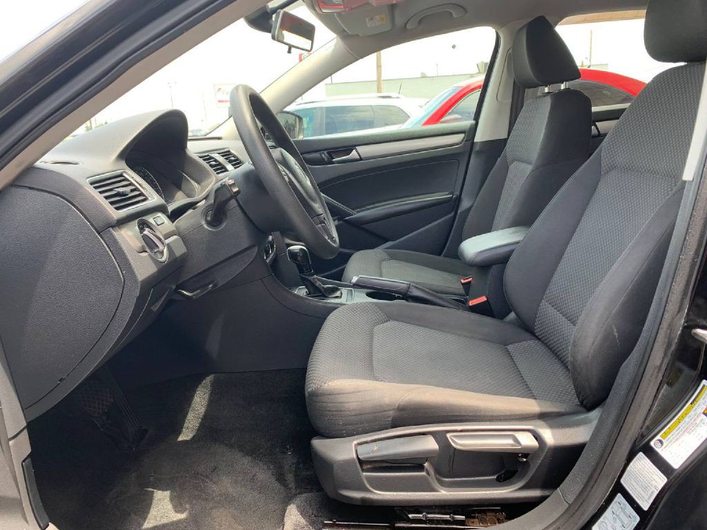 2015 Volkswagen Passat Image 16