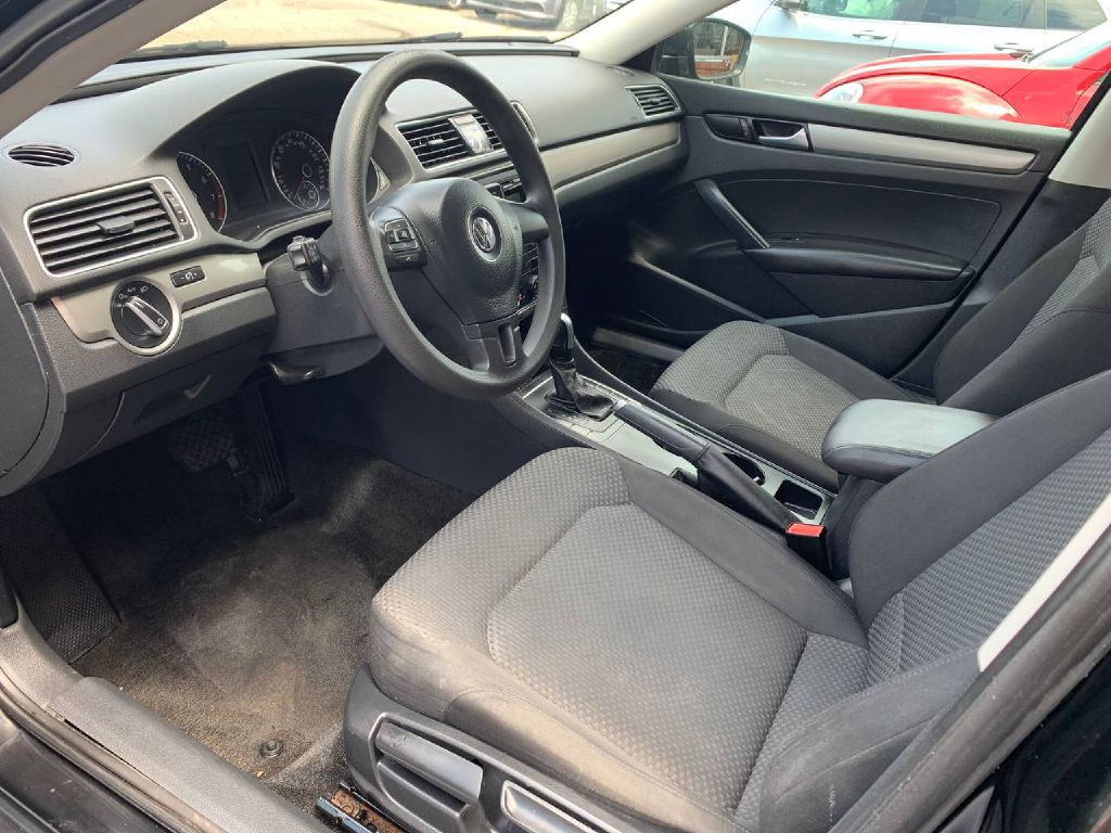 2015 Volkswagen Passat Image 17