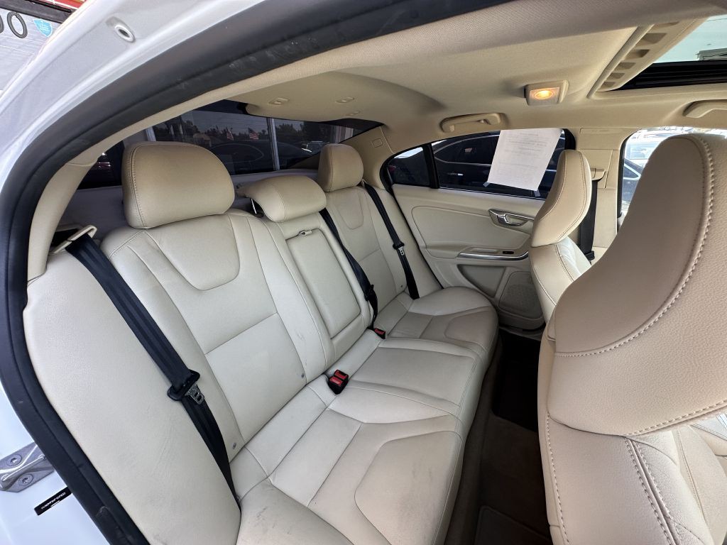2015 Volvo S60 Image 24