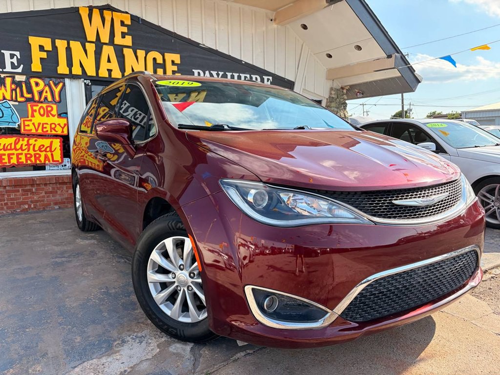 2019 Chrysler Pacifica Image 1