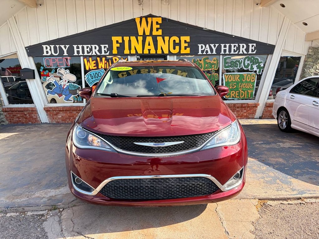 2019 Chrysler Pacifica Image 2
