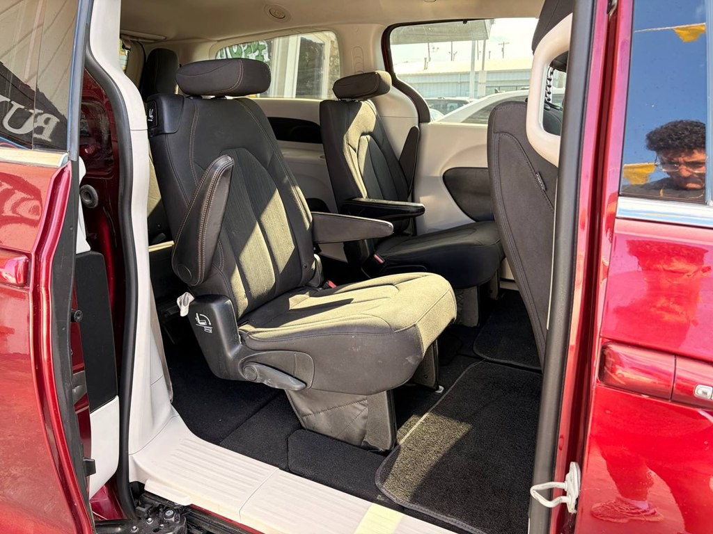 2019 Chrysler Pacifica Image 16