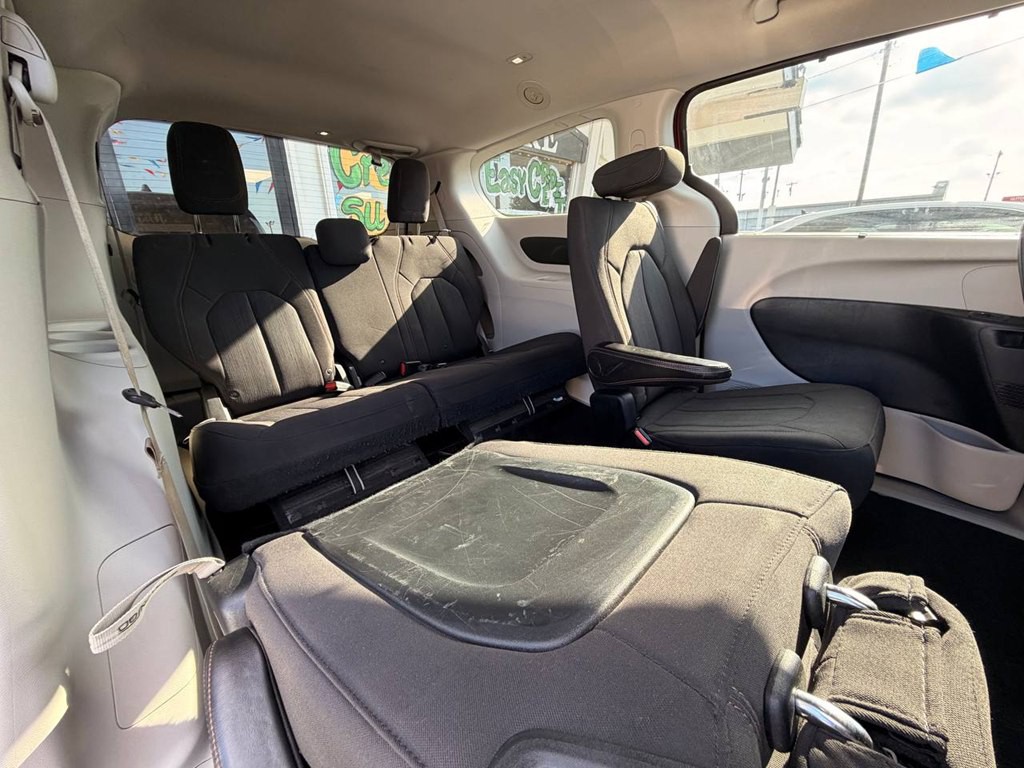 2019 Chrysler Pacifica Image 17