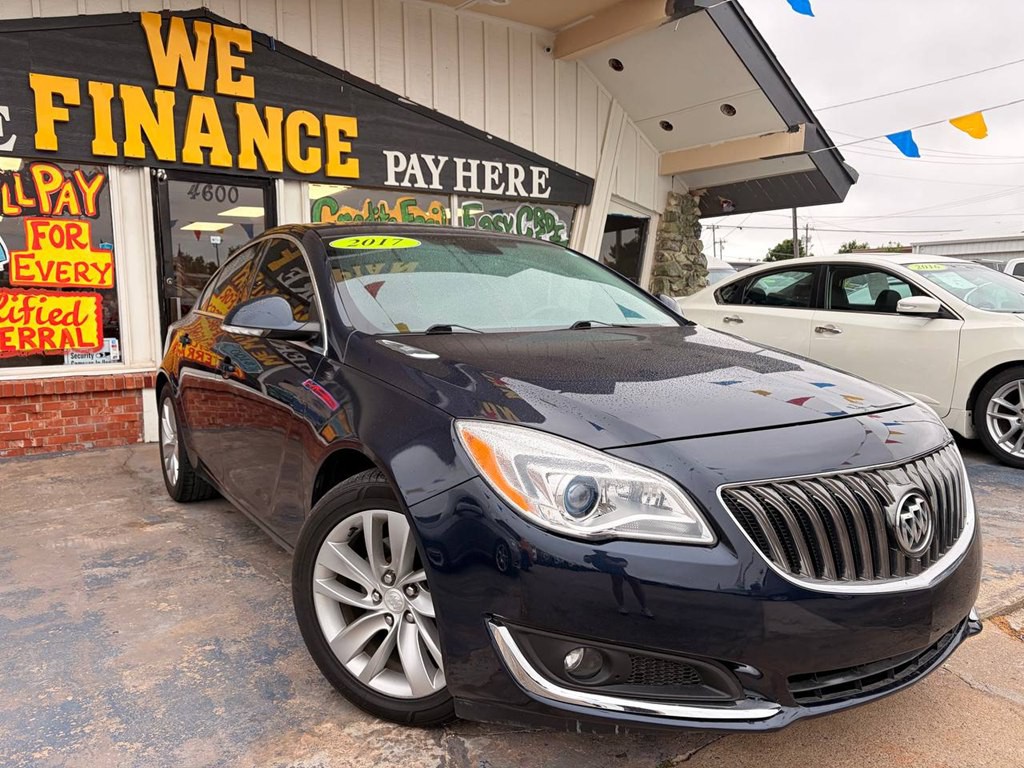 2017 Buick Regal Image 1