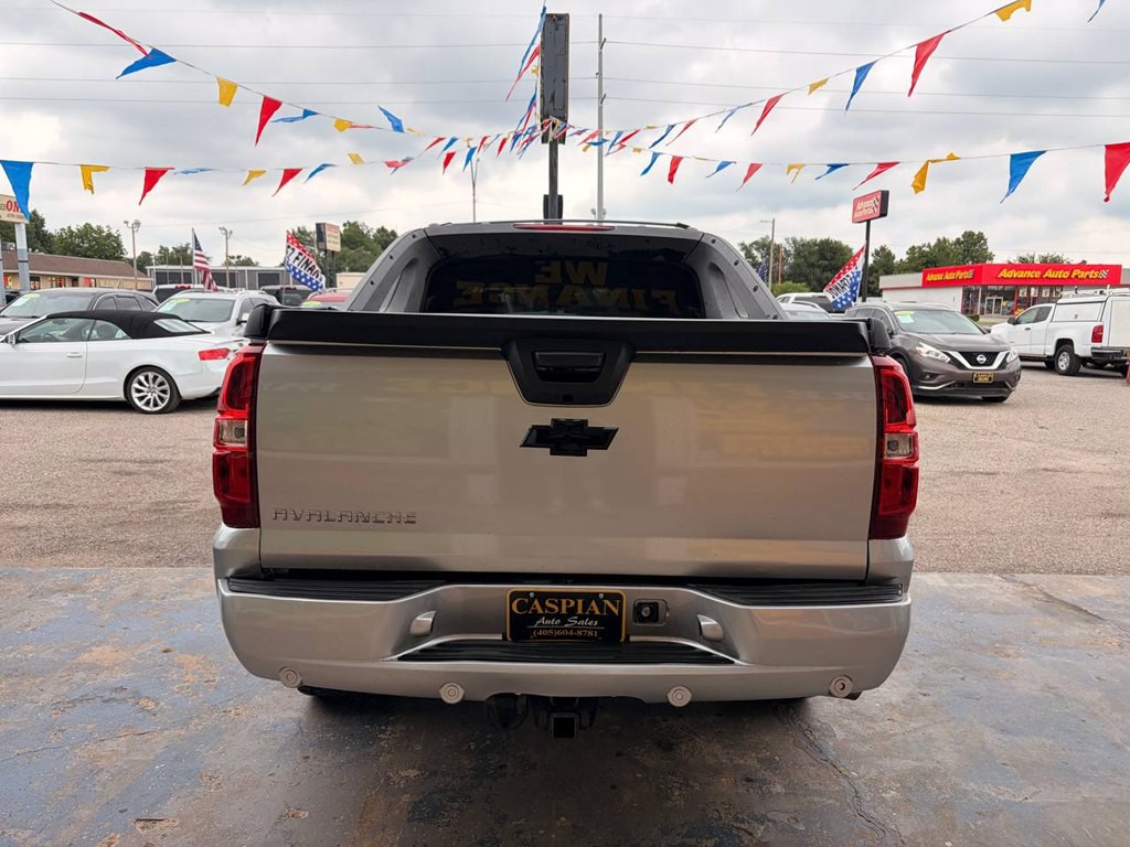 2011 Chevrolet Avalanche Image 7