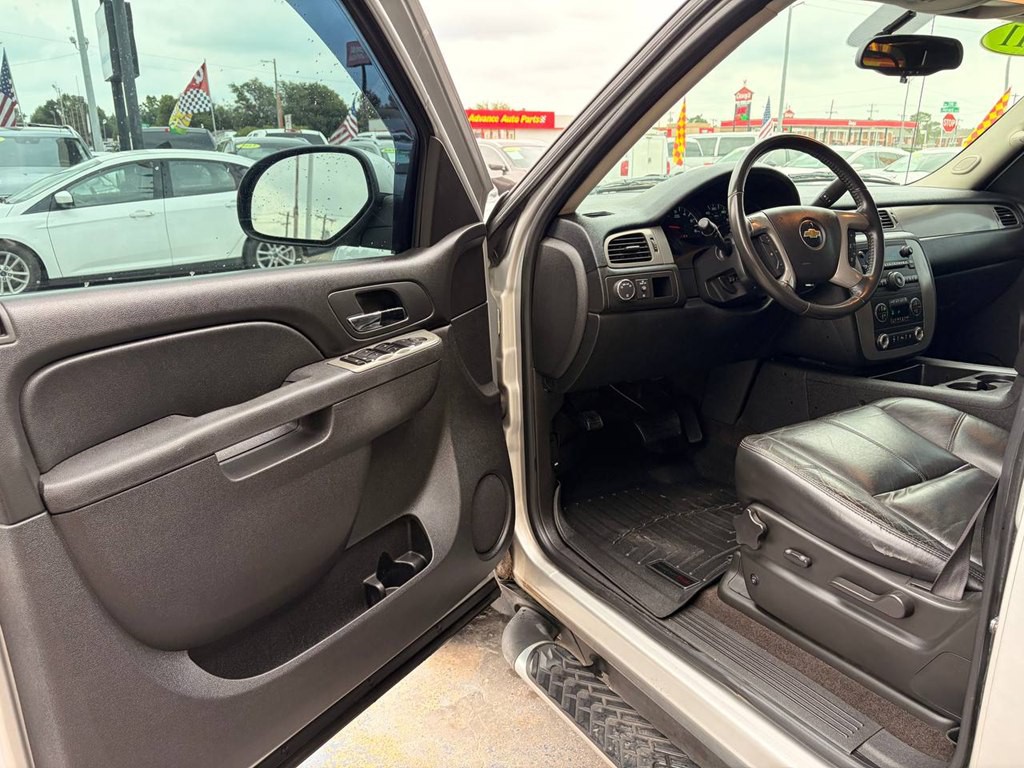 2011 Chevrolet Avalanche Image 9