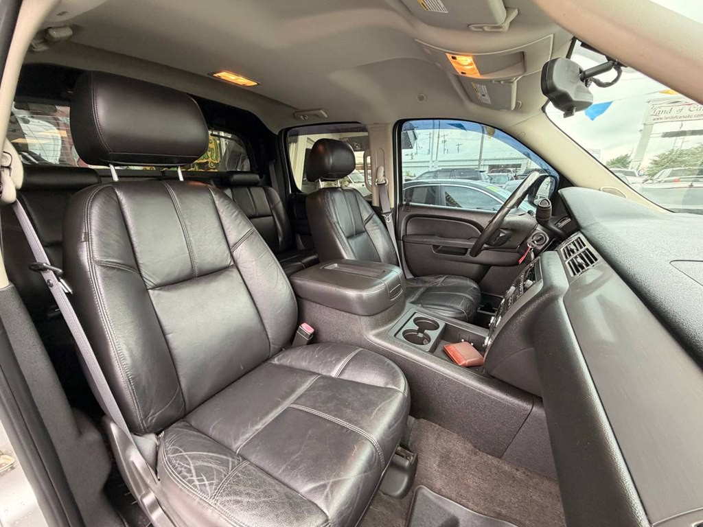 2011 Chevrolet Avalanche Image 16