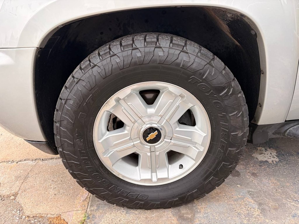2011 Chevrolet Avalanche Image 25