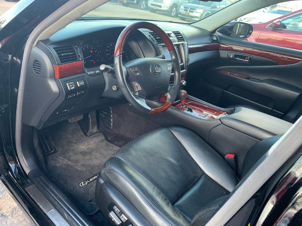 2010 Lexus LS Image 13