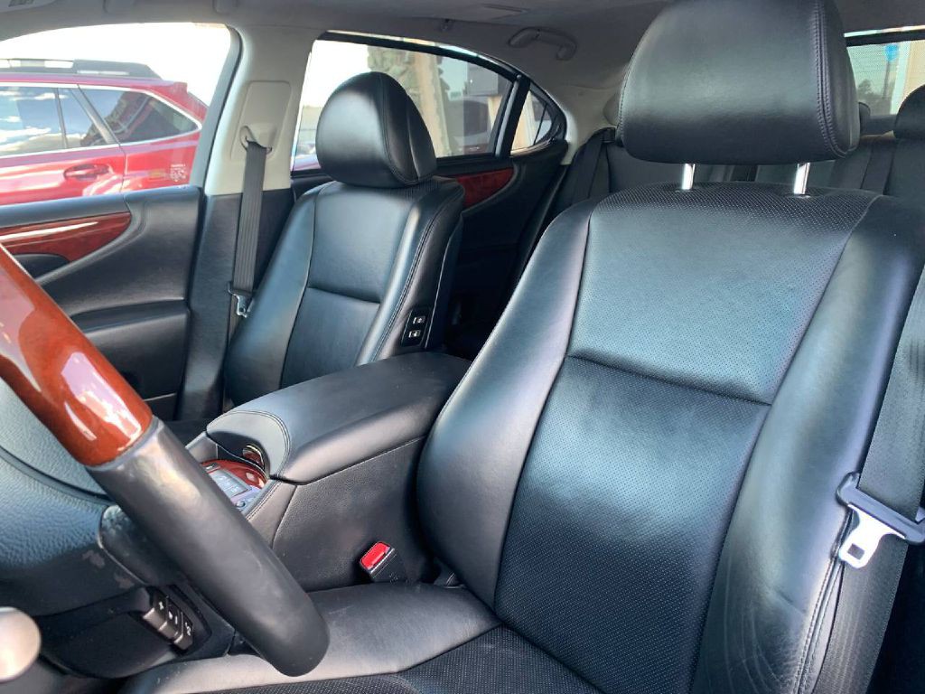 2010 Lexus LS Image 15