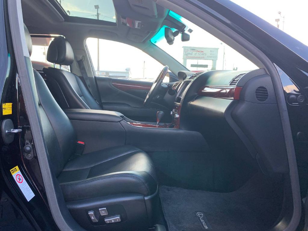 2010 Lexus LS Image 22