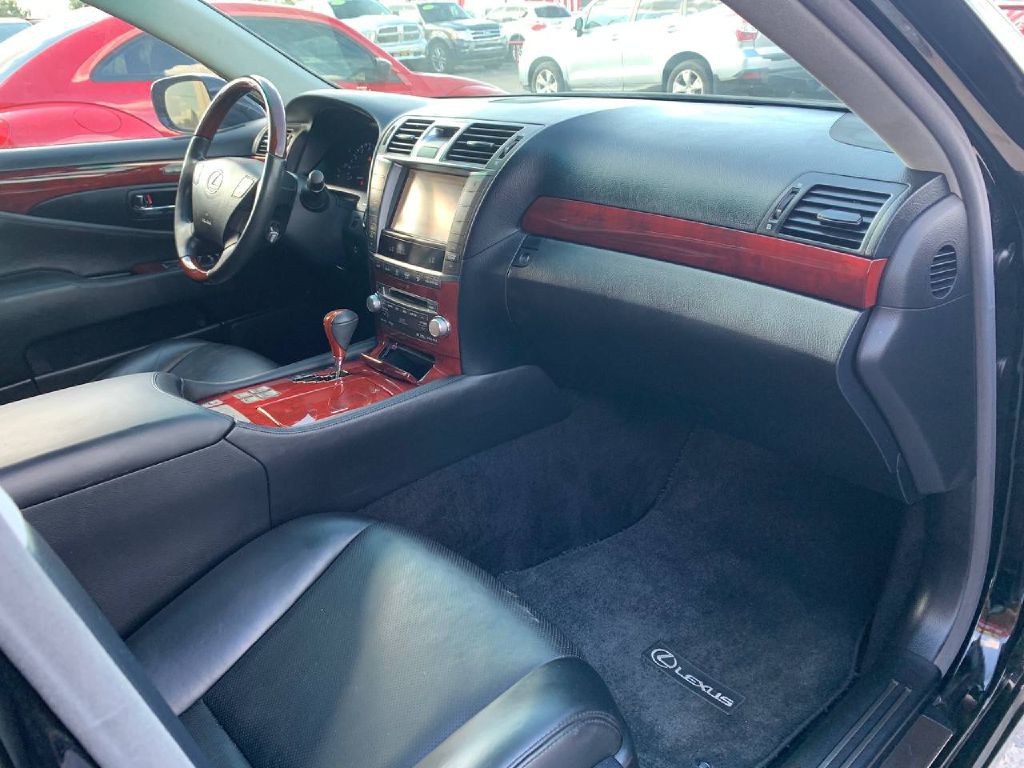 2010 Lexus LS Image 23
