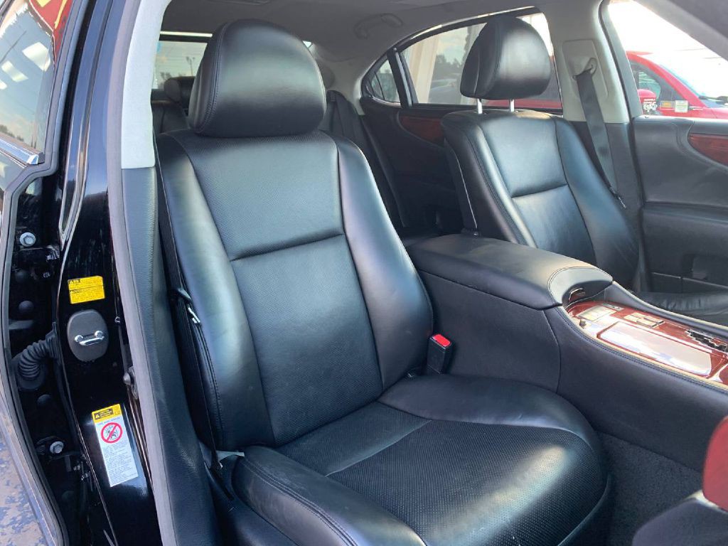 2010 Lexus LS Image 25