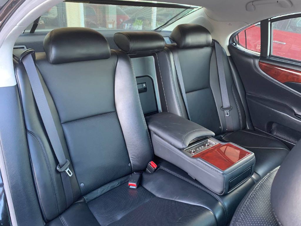 2010 Lexus LS Image 26