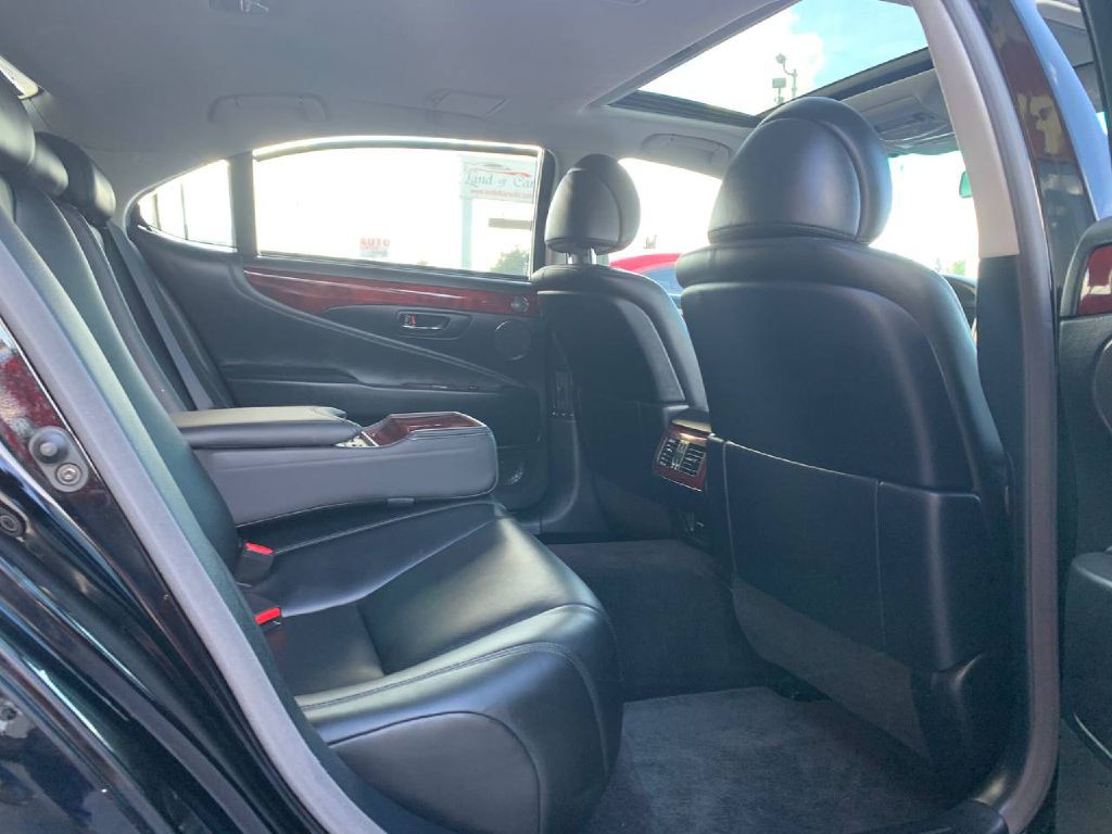 2010 Lexus LS Image 30
