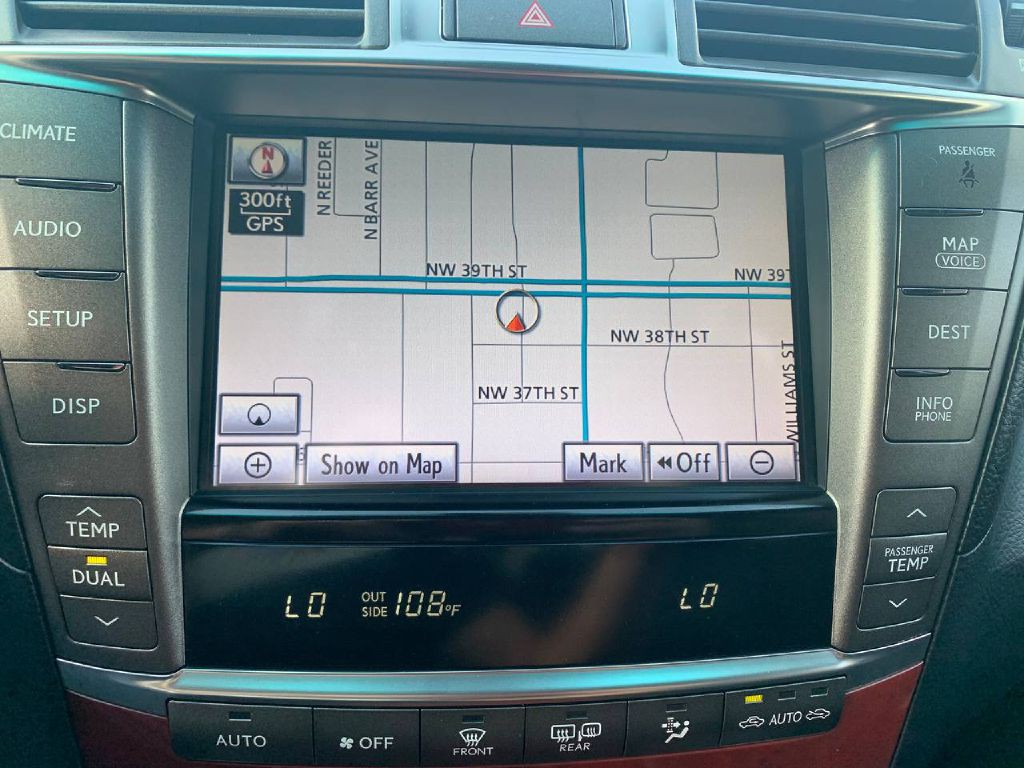 2010 Lexus LS Image 36