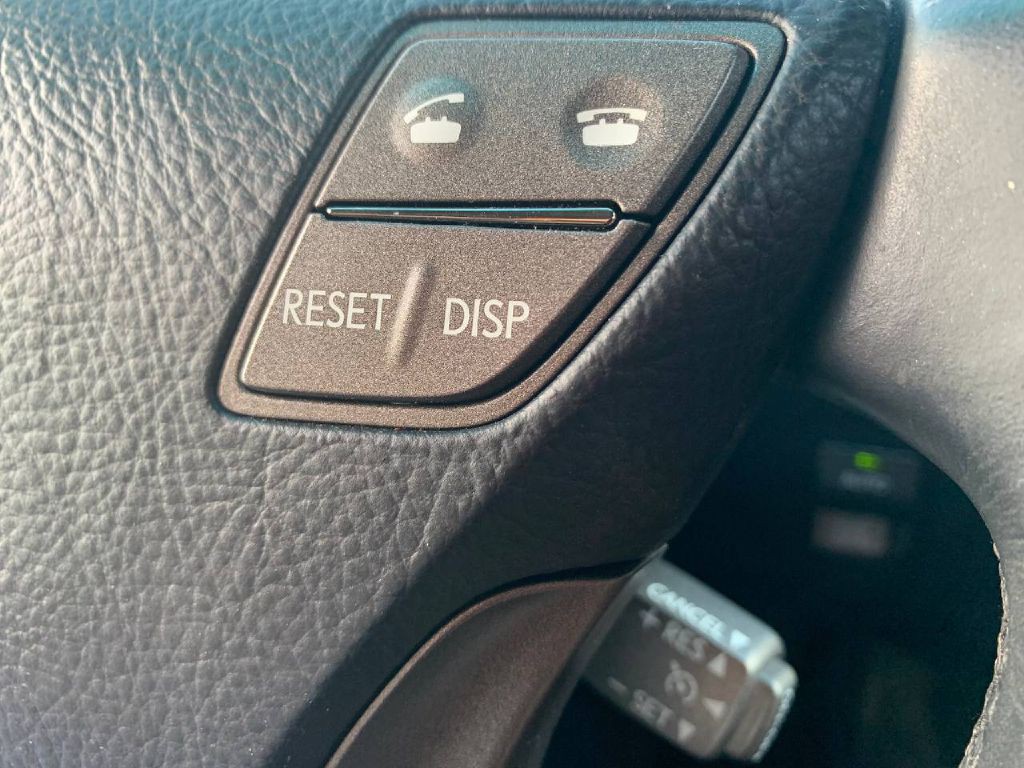 2010 Lexus LS Image 38
