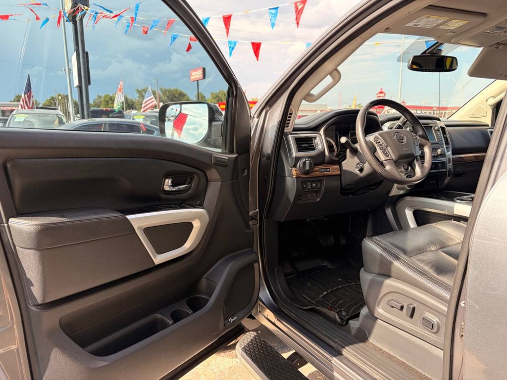2019 Nissan Titan Image 9