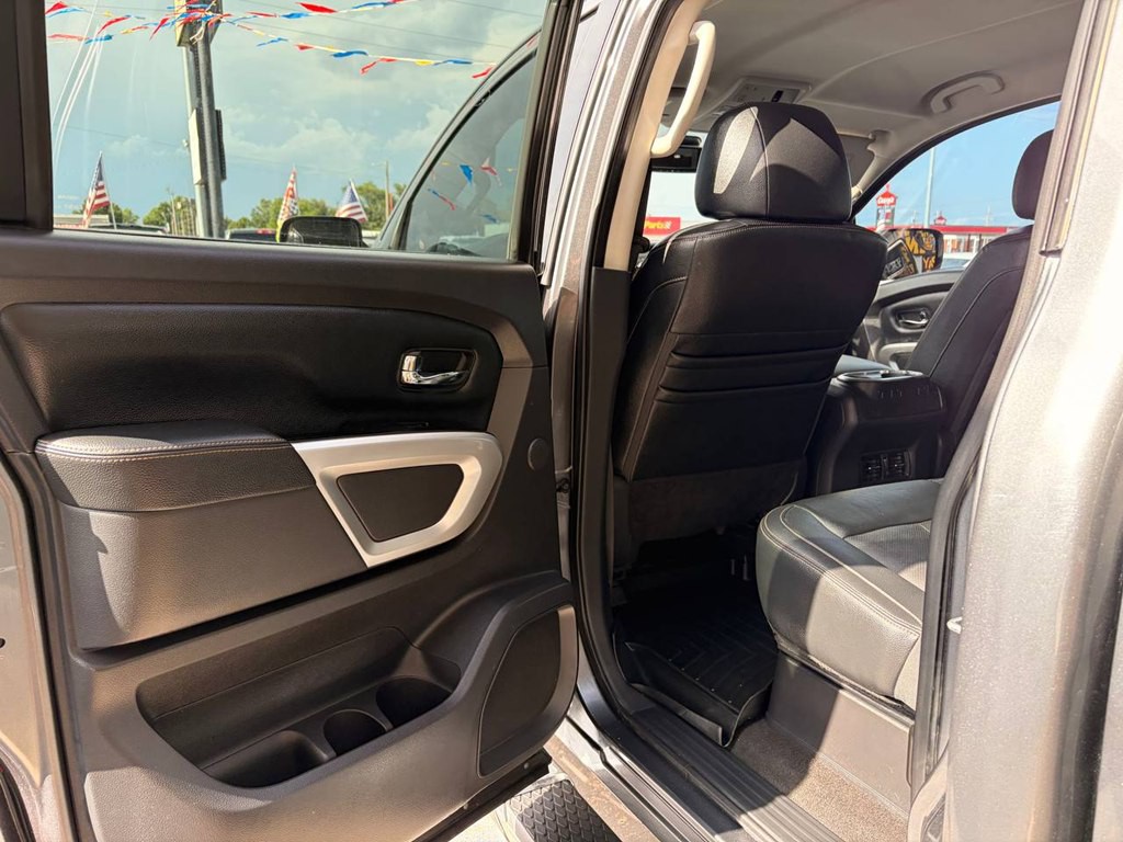 2019 Nissan Titan Image 12