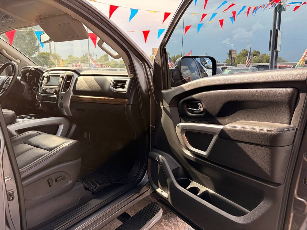 2019 Nissan Titan Image 14