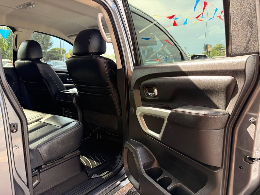 2019 Nissan Titan Image 17