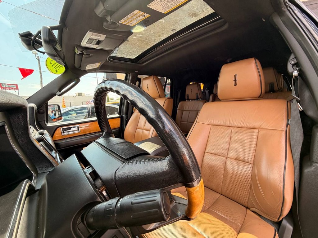 2013 Lincoln Navigator Image 11