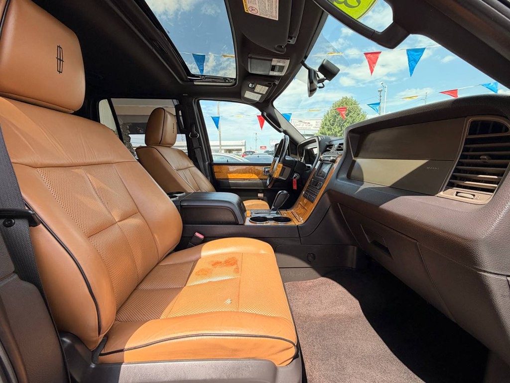 2013 Lincoln Navigator Image 16