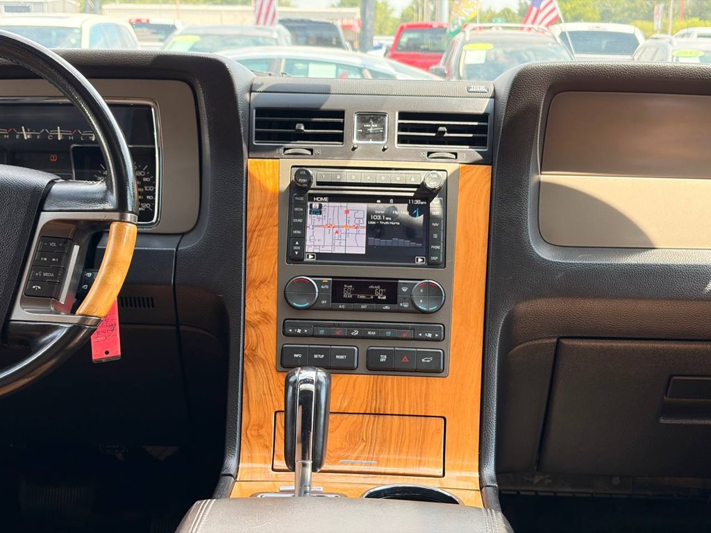 2013 Lincoln Navigator Image 22