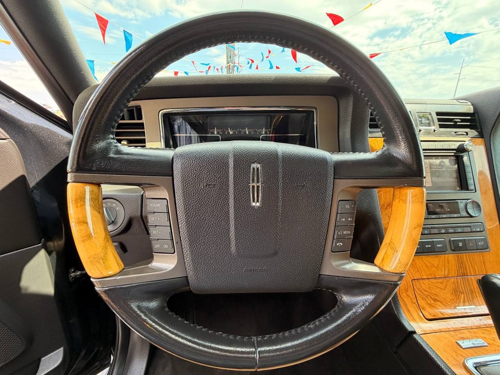 2013 Lincoln Navigator Image 25