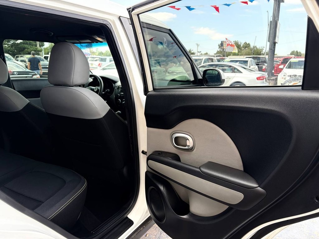 2016 Kia Soul Image 17