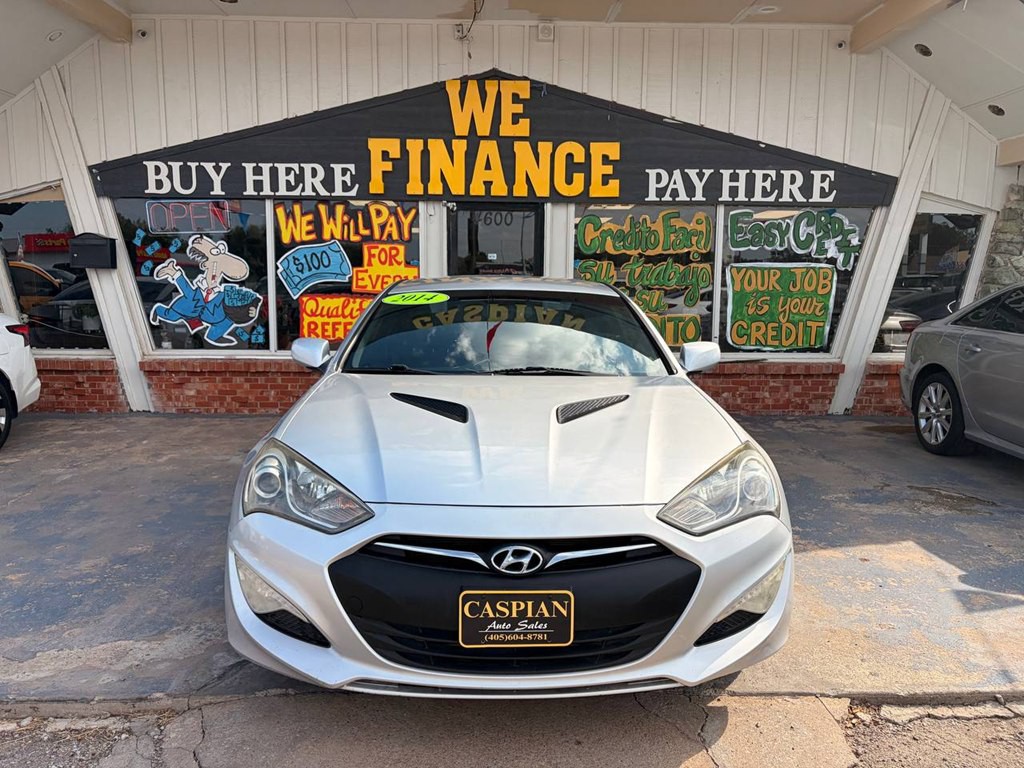 2014 Hyundai Genesis Image 2