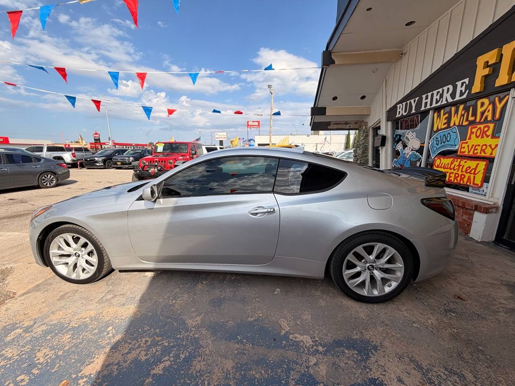 2014 Hyundai Genesis Image 5