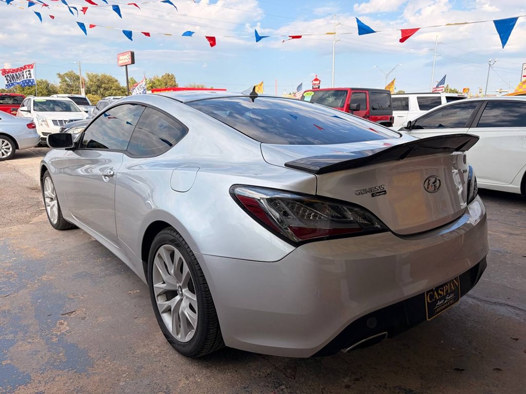 2014 Hyundai Genesis Image 8