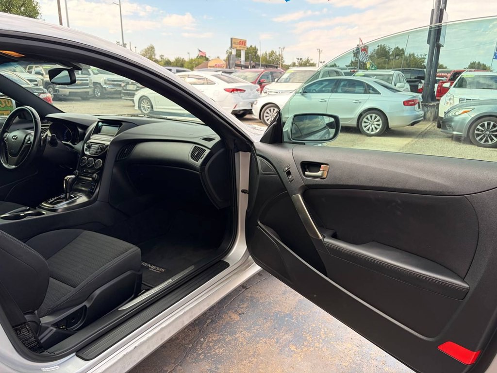 2014 Hyundai Genesis Image 12