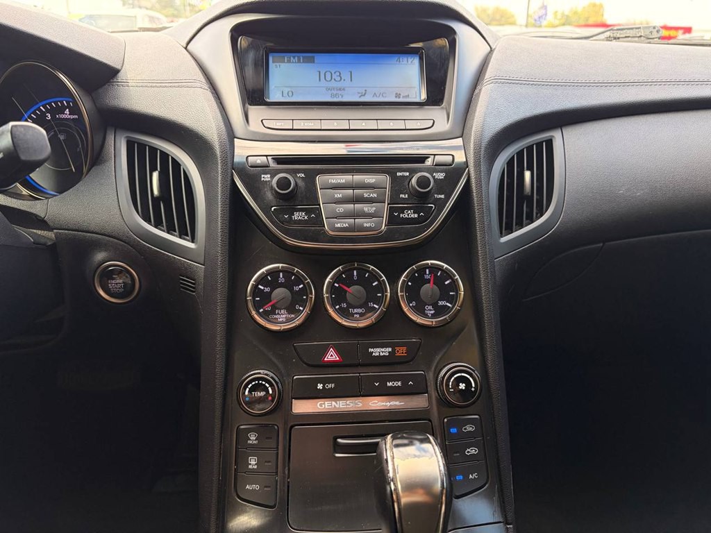 2014 Hyundai Genesis Image 15