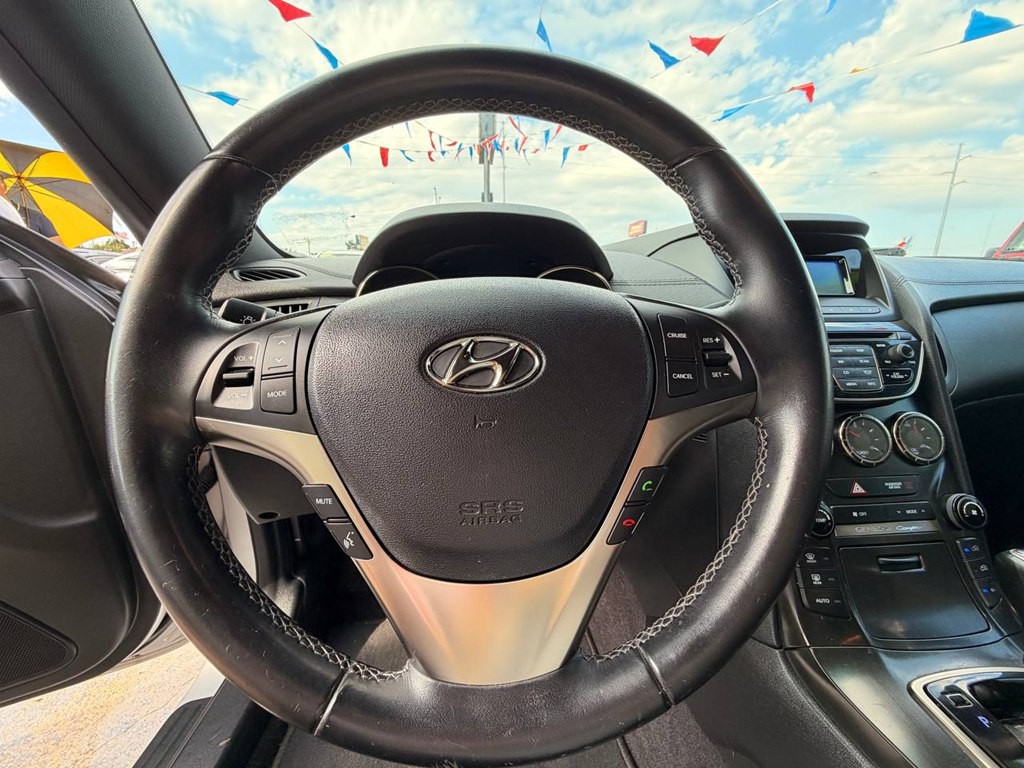 2014 Hyundai Genesis Image 16