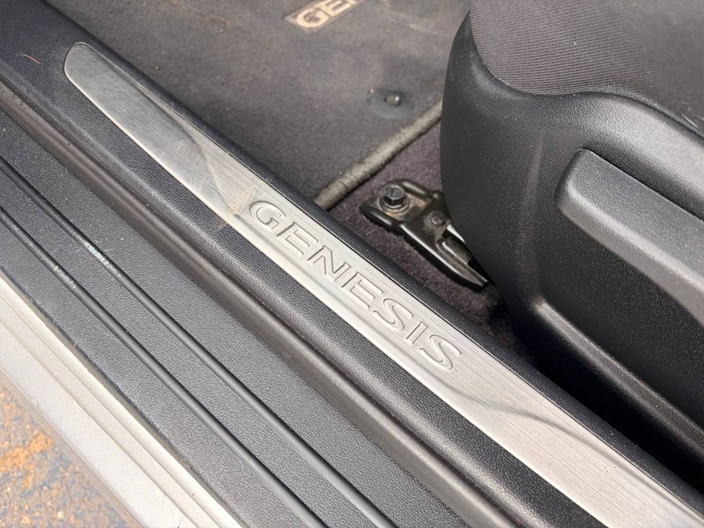 2014 Hyundai Genesis Image 18
