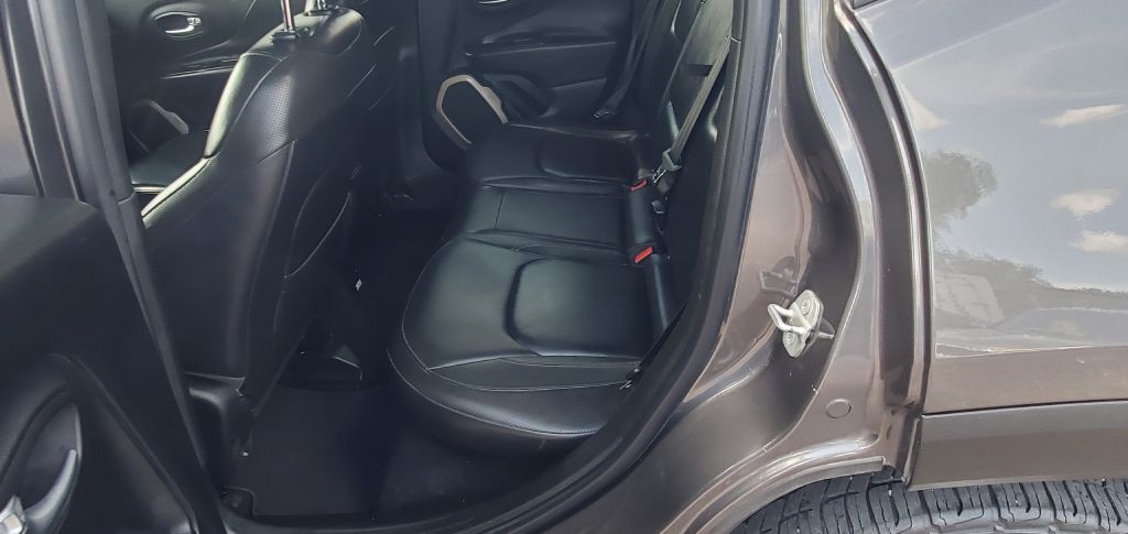 2016 Jeep Renegade Image 14