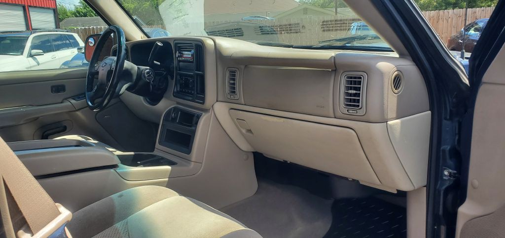 2005 Chevrolet Avalanche Image 1