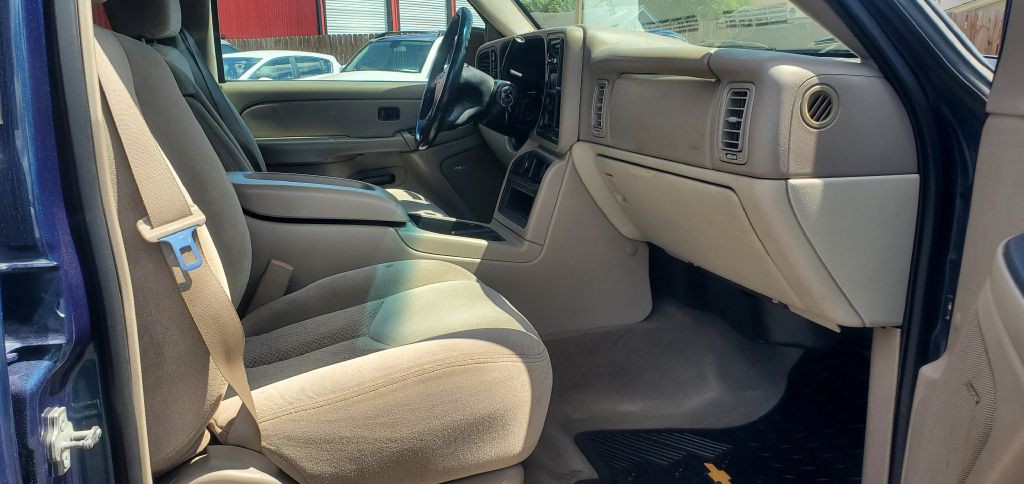 2005 Chevrolet Avalanche Image 2